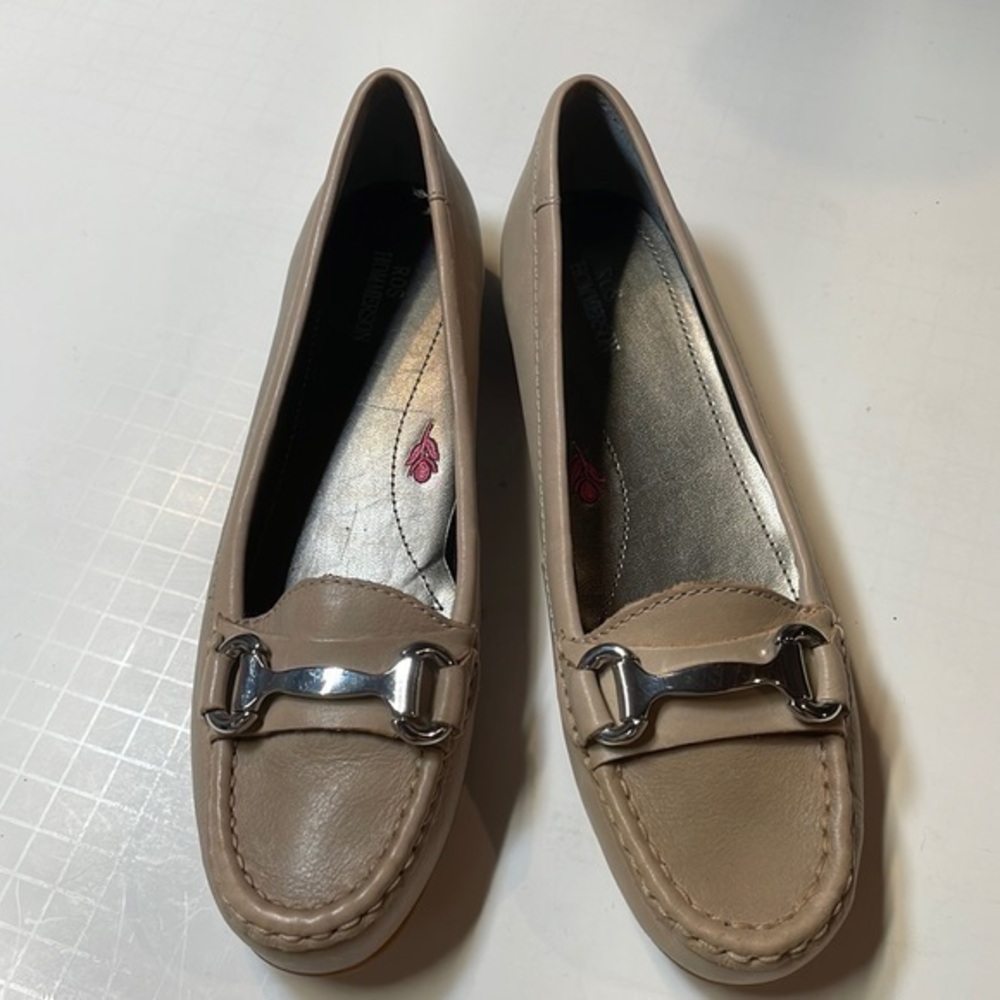 Ros Hommerson women’s tan leather loafers. Size 5.5.